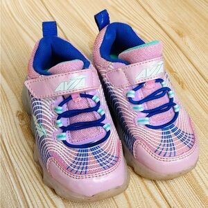 Avia Girls sz 7 C Sneakers with flashing light effect